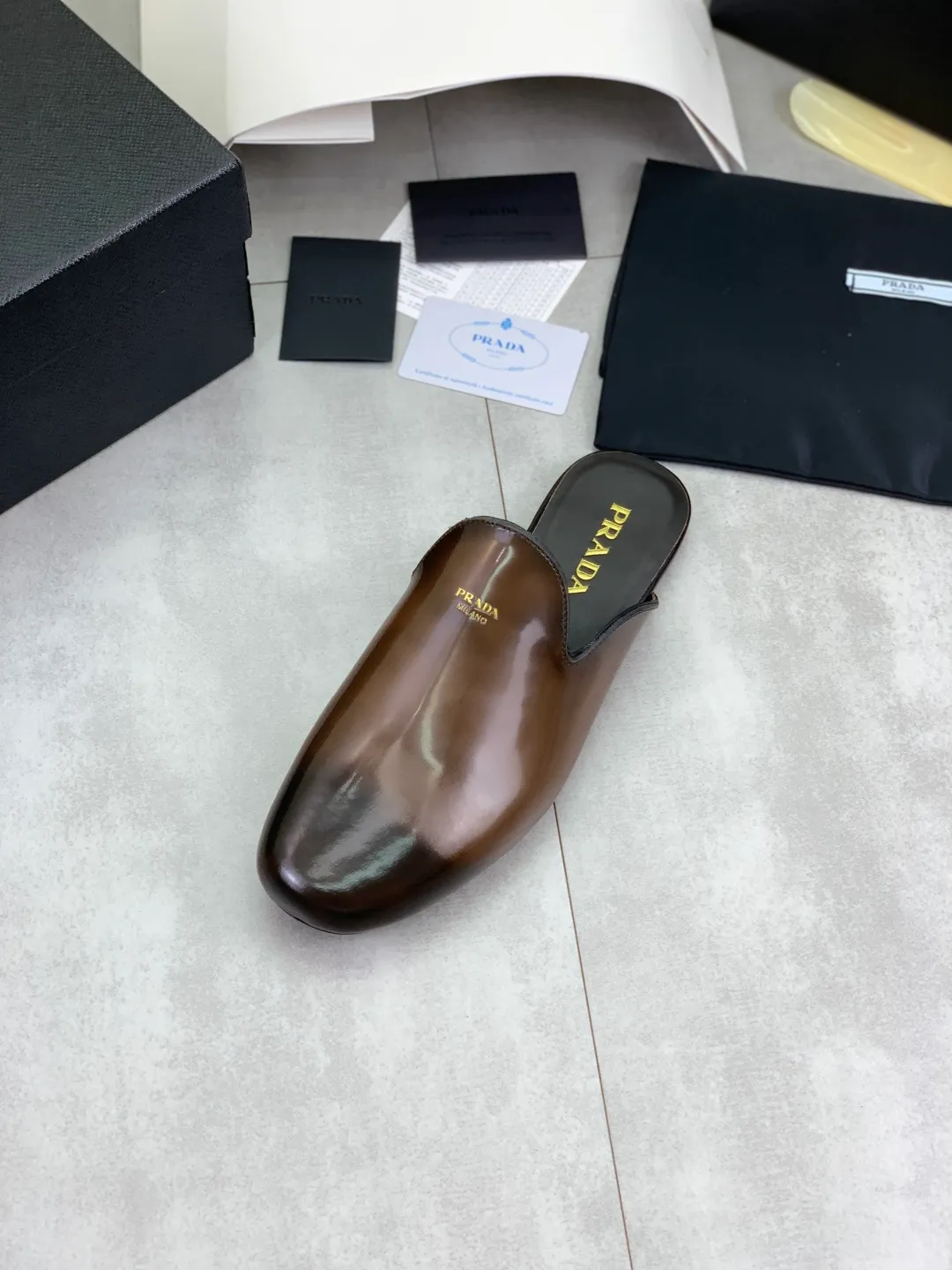 Men's shoes 💰P600 new style 💰 💎💎💎 water dyed cowhide original quality PRADA —🆘.Prada Original order purchase, high-end business leather shoes, fabric: Made of Italian imported calfskin with color-brushed edges➕water-dyed cow lining/cowhide lining➕Specially available original outsole, fine workmanship, real product^_^photographed🎬size: 39-44 (38 45 custom-made)